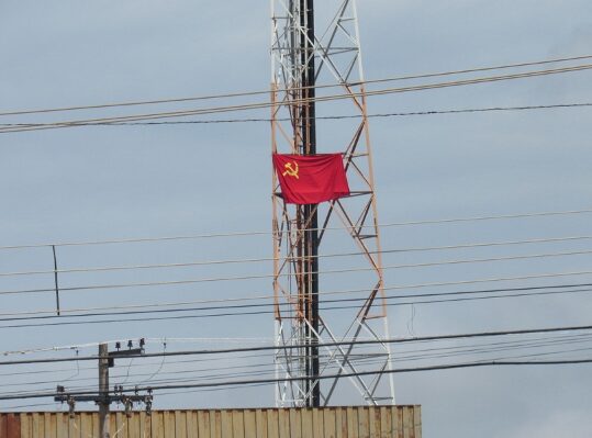 Brasil: Embandeiramento com a bandeira comunista