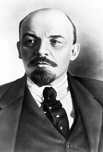 Lenin: ‘Funcionar tudo à maneira militar!’
