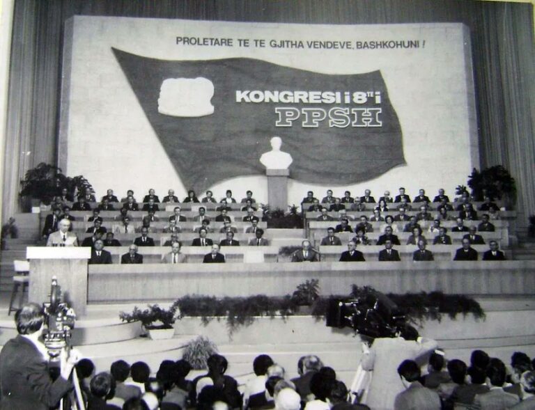 Enver Hoxha Refutado (Partido Comunista do Sri-Lanka, 1981)